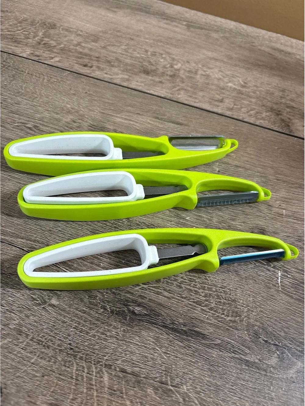 Set of 3 Green and White Vegetable Peelers with Stainless Steel Blades